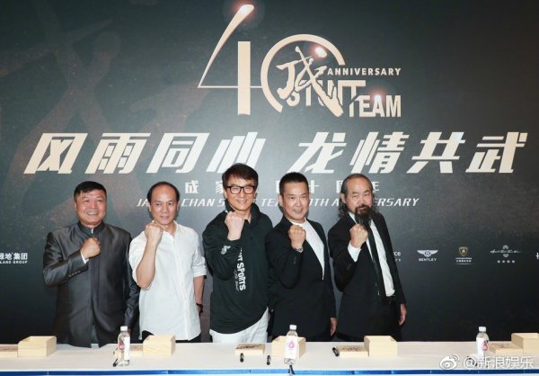 Chạnh lòng cảnh sao nam Hồng Kông chẳng là gì trong mắt ai khi thời hoàng kim vụt tắt