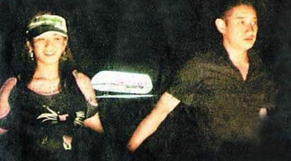 Ba sao nữ Triệu Vy hận suốt đời, có người suýt hủy hoại hoàn toàn sự nghiệp Én nhỏ