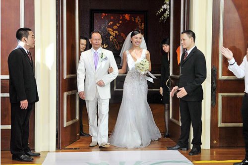 Chấp nhận là vợ 3, vợ 4 của đại gia ngàn tỉ, mỹ nhân Việt hạnh phúc hay bất hạnh?