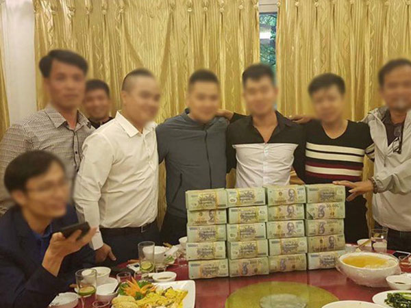 Ai đã bỏ 9 tỷ để mua hai chiếc sim 016.5555.5555 và 012.5555.5555?