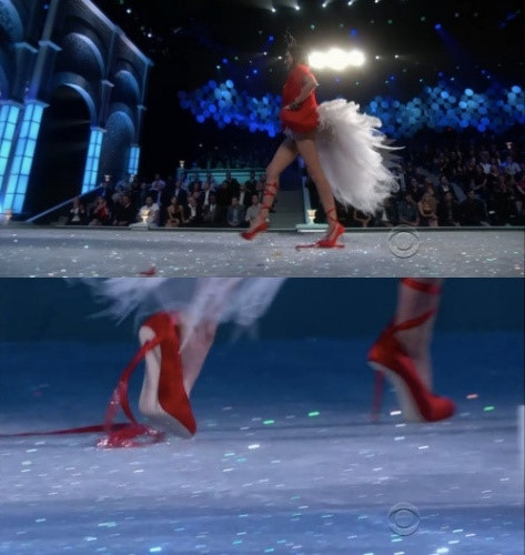 Những tai nạn nhớ đời của các siêu mẫu nội y Victorias Secret