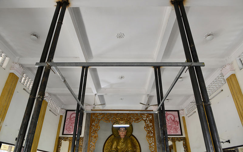 Thần đèn nâng cao 3 m giảng đường ngôi chùa 2.000 tấn ở Sài Gòn