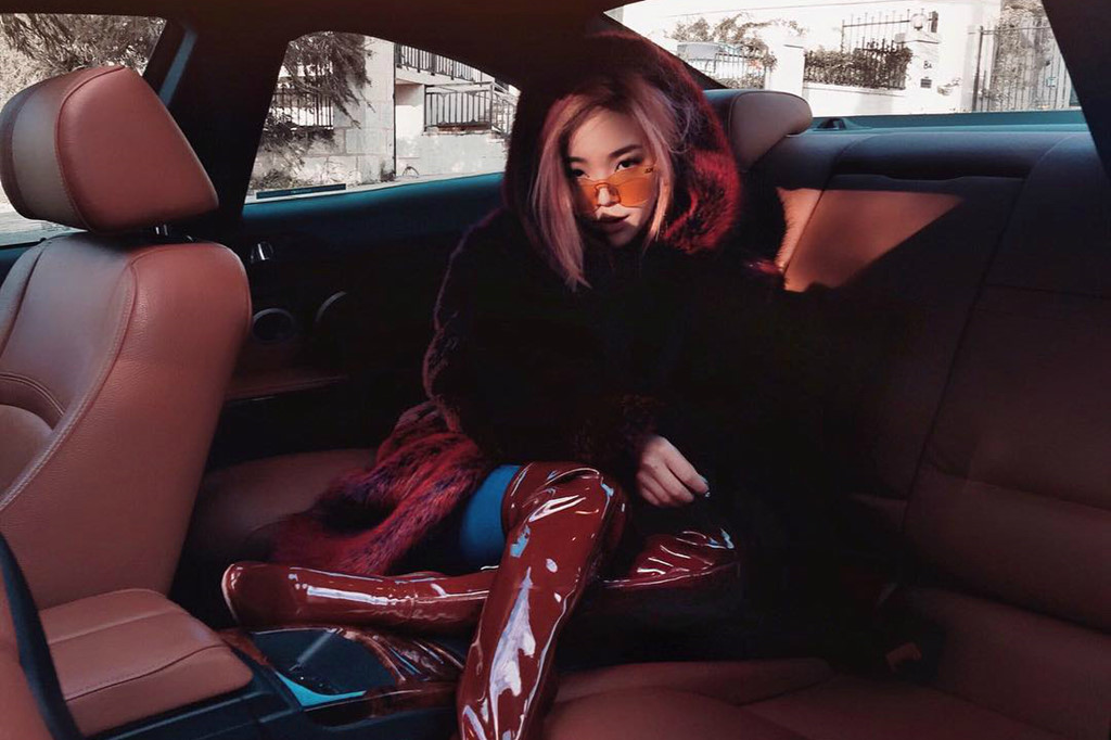 Cuộc sống sang chảnh của tiểu thư 9X trong hội con nhà giàu Singapore