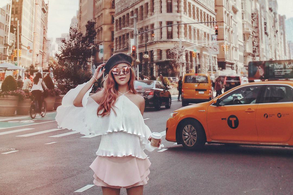 Cuộc sống sang chảnh của tiểu thư 9X trong hội con nhà giàu Singapore