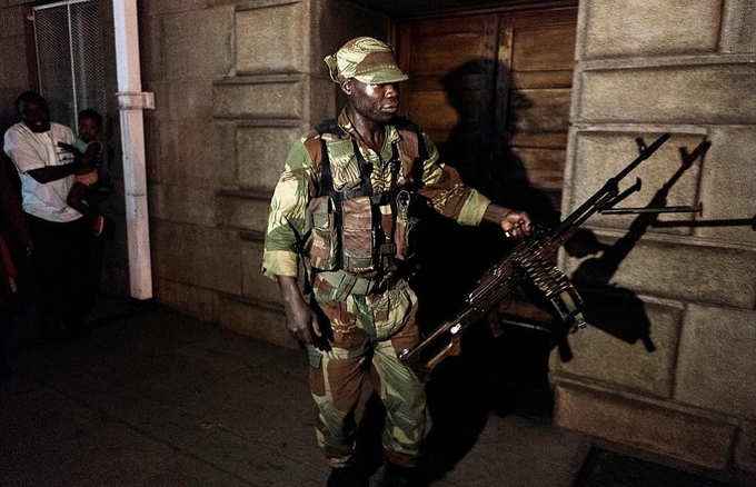 Dân Zimbabwe đổ ra đường ăn mừng tổng thống từ chức