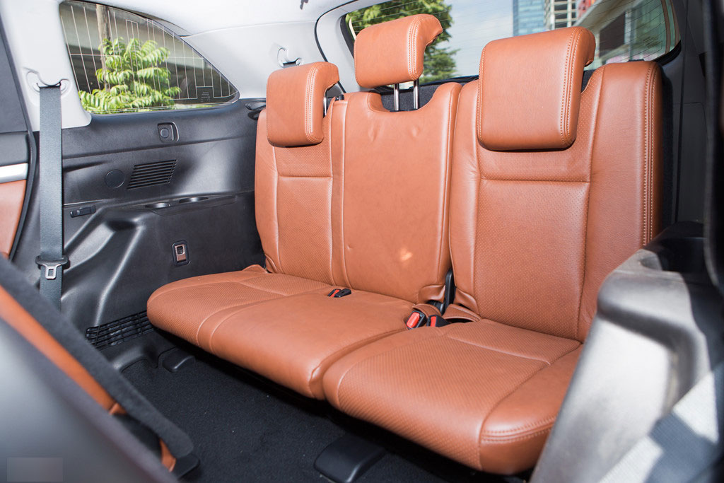 Toyota Highlander lên nhiều phụ kiện giá hơn 3 tỷ tại Việt Nam