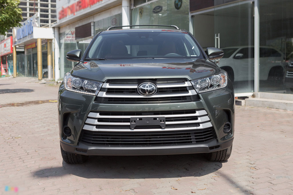 Toyota Highlander lên nhiều phụ kiện giá hơn 3 tỷ tại Việt Nam