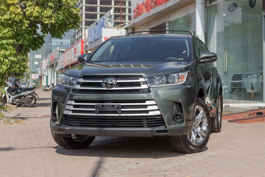 Toyota Highlander lên nhiều phụ kiện giá hơn 3 tỷ tại Việt Nam