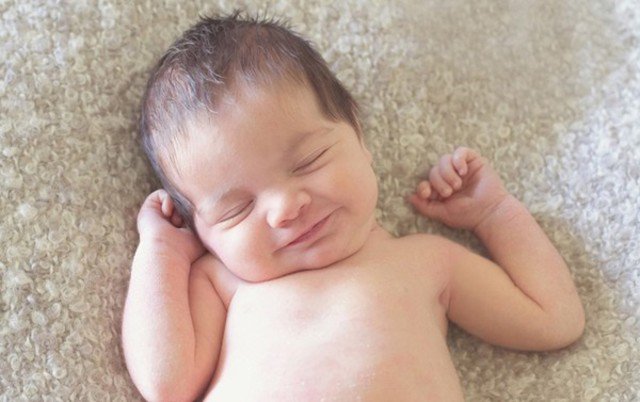 Mẹo chữa vặn mình ở trẻ sơ sinh giúp bé không ngọ nguậy, ngủ ngon giấc