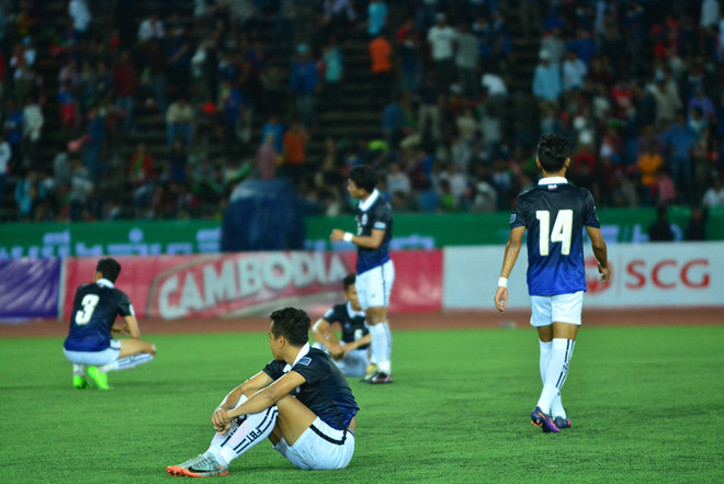 Sau từ chức, HLV vạch trần nhiều chuyện xấu của cầu thủ Campuchia