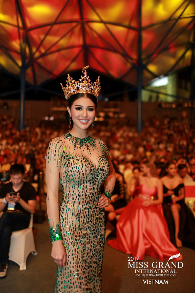 Huyền My khoe vóc dáng đầy gợi cảm trong đêm bán kết Miss Grand International 2017 Huyền My khoe vóc dáng đầy gợi cảm trong đêm bán kết Miss Grand International 2017