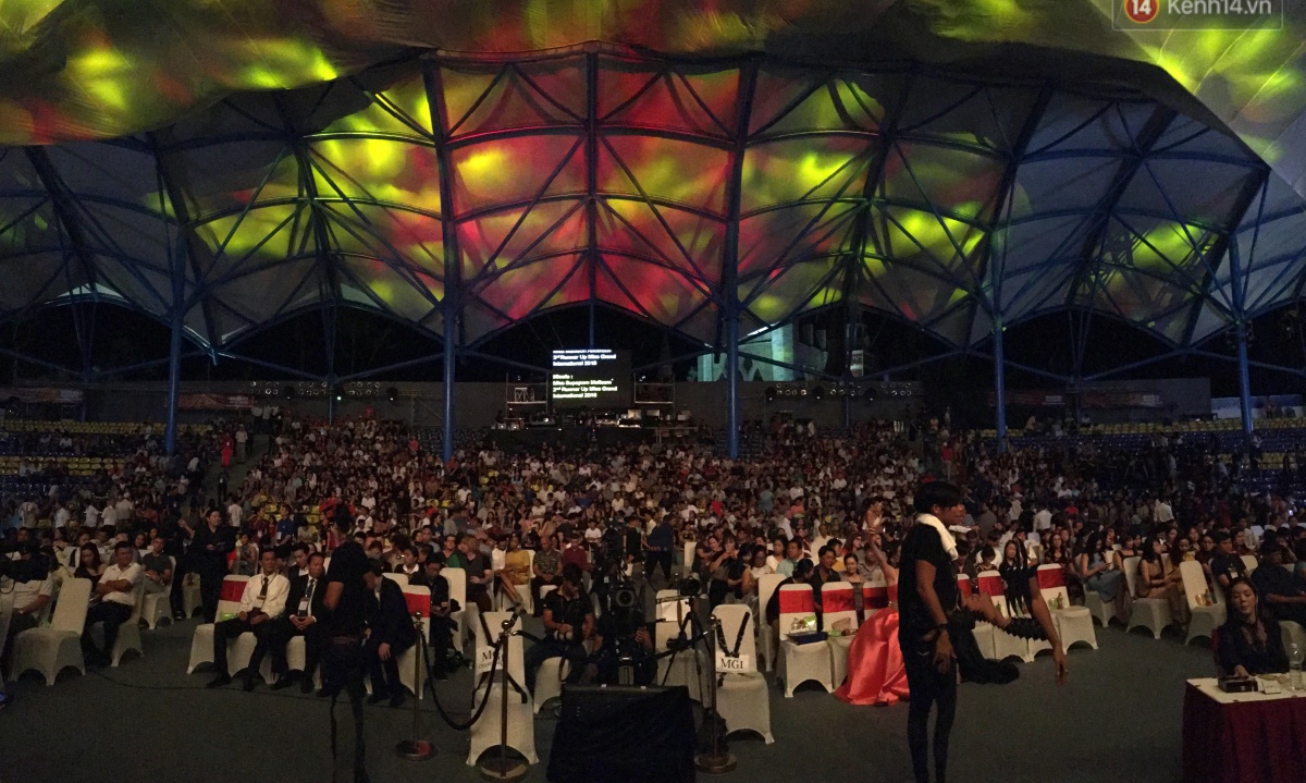 Huyền My khoe vóc dáng đầy gợi cảm trong đêm bán kết Miss Grand International 2017