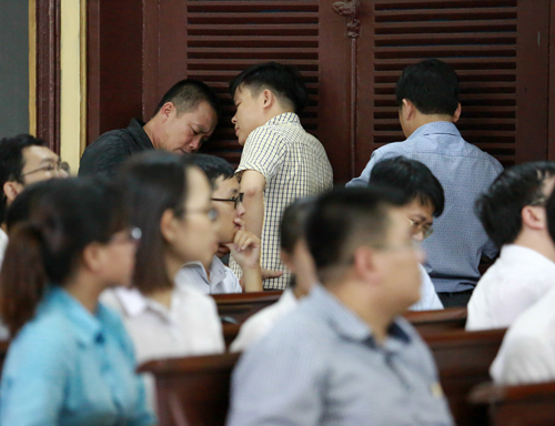 Cựu chủ tịch VN Pharma ngã quỵ khi bị bắt giam