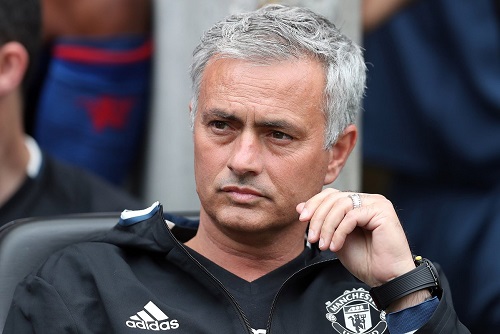 Mourinho bị chế giễu là lính cứu hỏa đổ lỗi cho lửa