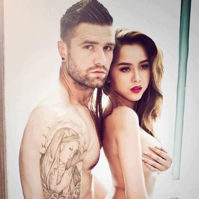 Chuyện tình của chàng trung vệ điển trai gốc Hà Lan và DJ nổi tiếng Sài Thành từng tốn không ít giấy mực của báo chí. Trước đó, năm 2011, Van Bakel sang Việt Nam thi đấu và bị hớp hồn trước vẻ đẹp của DJ Myno trong một lần ngồi uống cafe một mình ở Q1 - TP HCM.