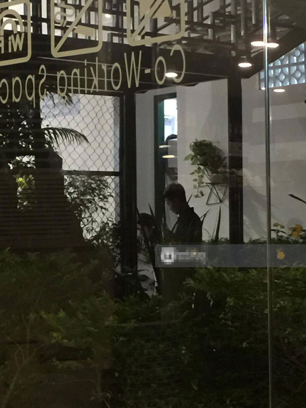 Vợ chồng Khởi My - Kelvin Khánh hát 60 năm cuộc đời, nhắng nhít tung hoa trong tiệc cưới