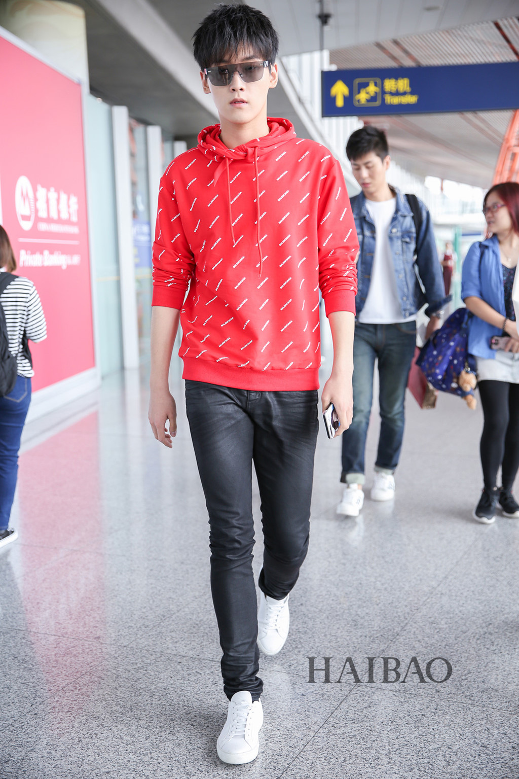 Kiểu áo thể thao được các sao nam Hoa ngữ ưa chuộng
