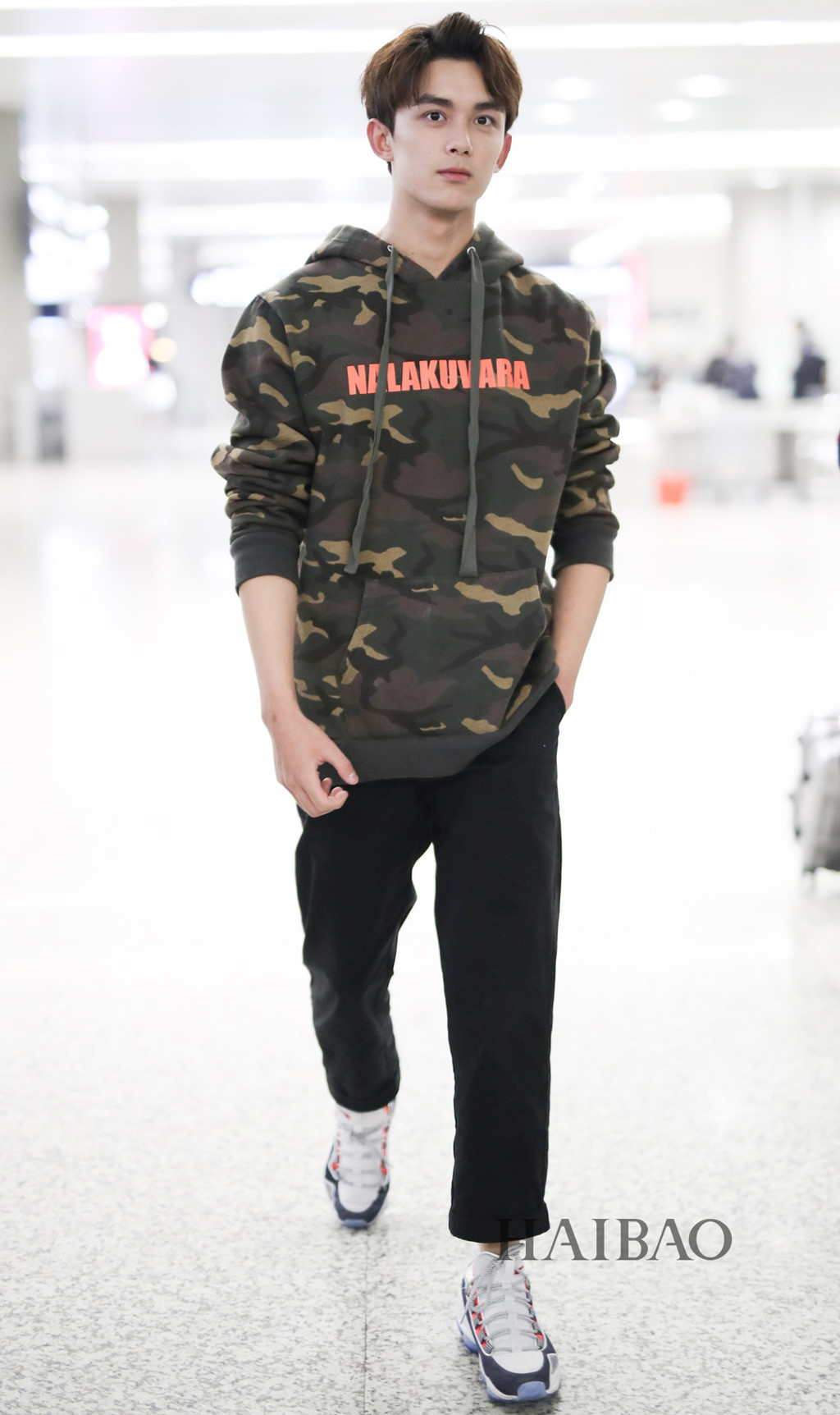 Kiểu áo thể thao được các sao nam Hoa ngữ ưa chuộng