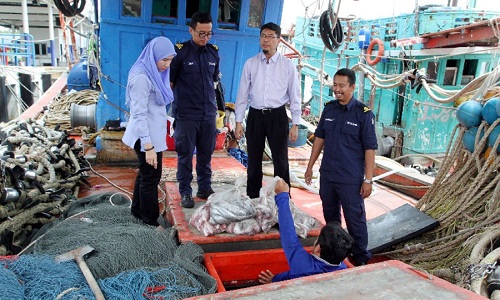 Malaysia giữ tàu cá và 22 ngư dân Việt Nam