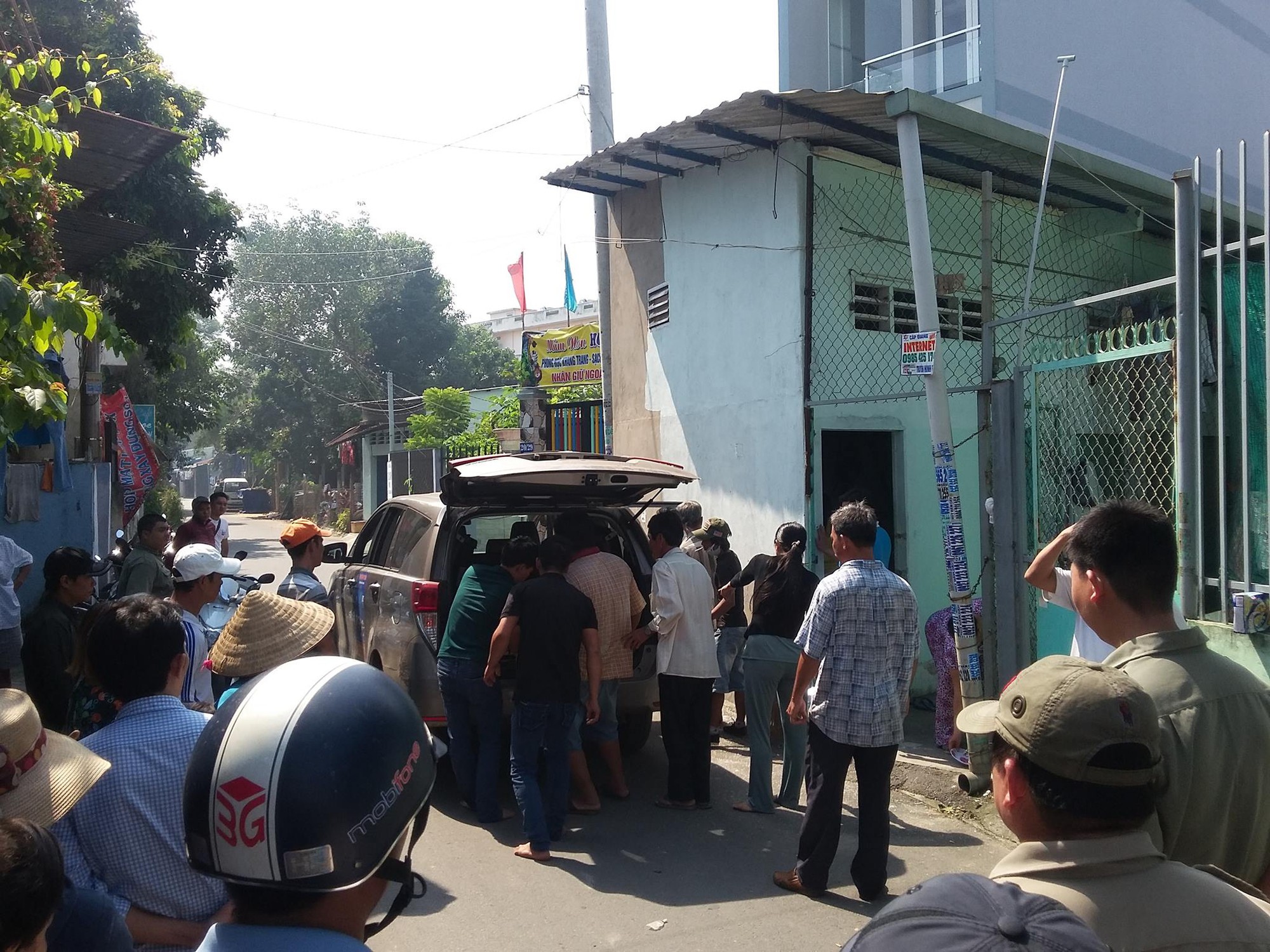 Bình Dương: Sau trận cãi vã, vợ hốt hoảng phát hiện chồng chết trong tư thế treo cổ trong nhà trọ