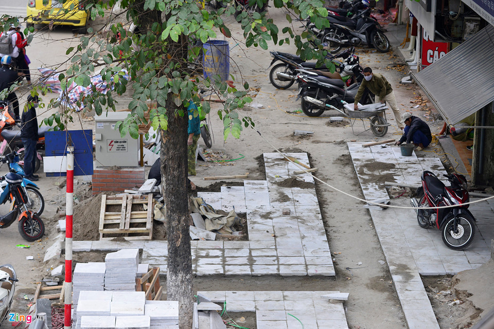 Đá tuổi thọ 70 năm hỏng nặng sau thời gian ngắn lát vỉa hè