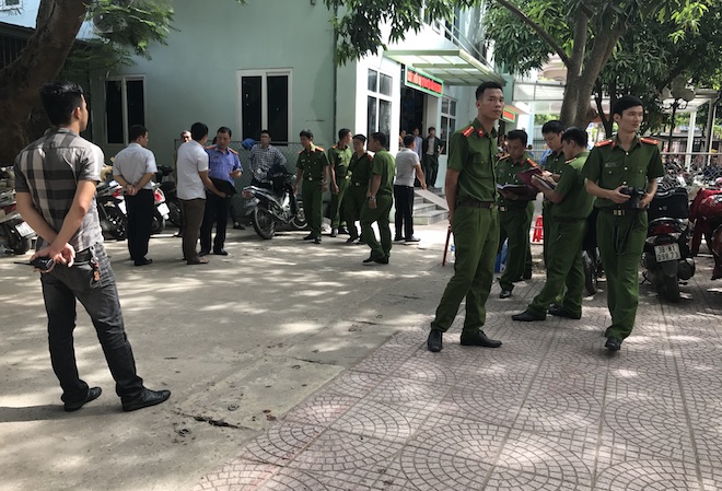 Bố bệnh nhi cầm dao đuổi, đâm gục bảo vệ tại sân bệnh viện