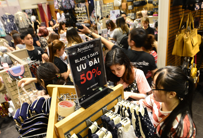 Rau xanh, thịt bò, thậm chí vàng cũng ăn theo Black Friday