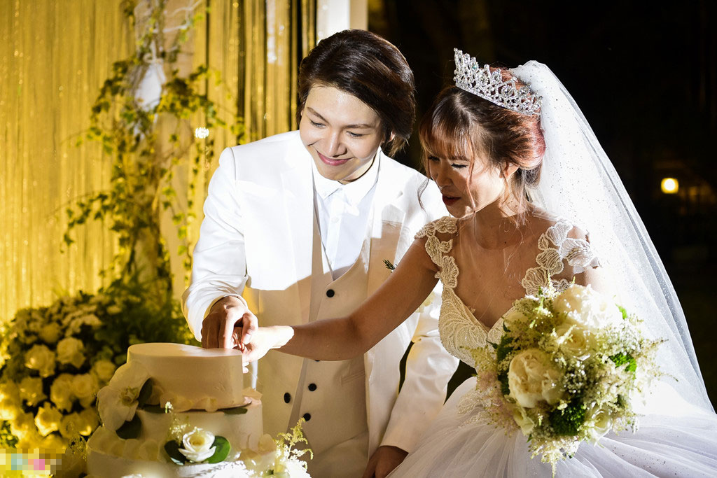 Kelvin Khánh hôn Khởi My nồng nàn trong lễ cưới