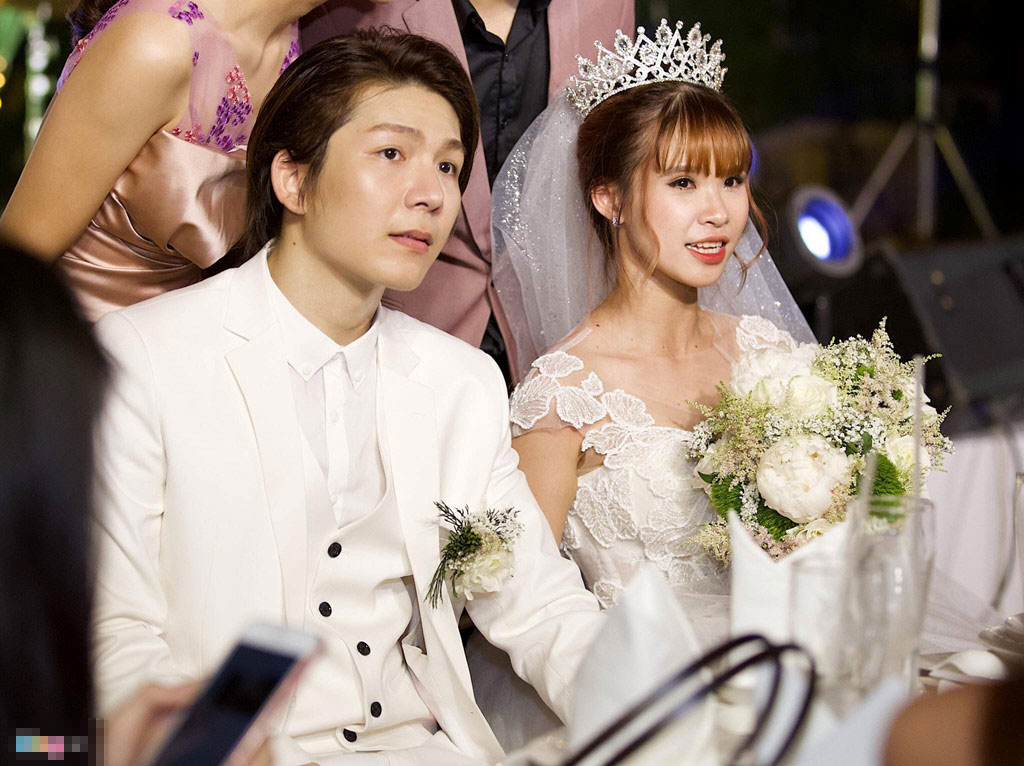 Kelvin Khánh hôn Khởi My nồng nàn trong lễ cưới