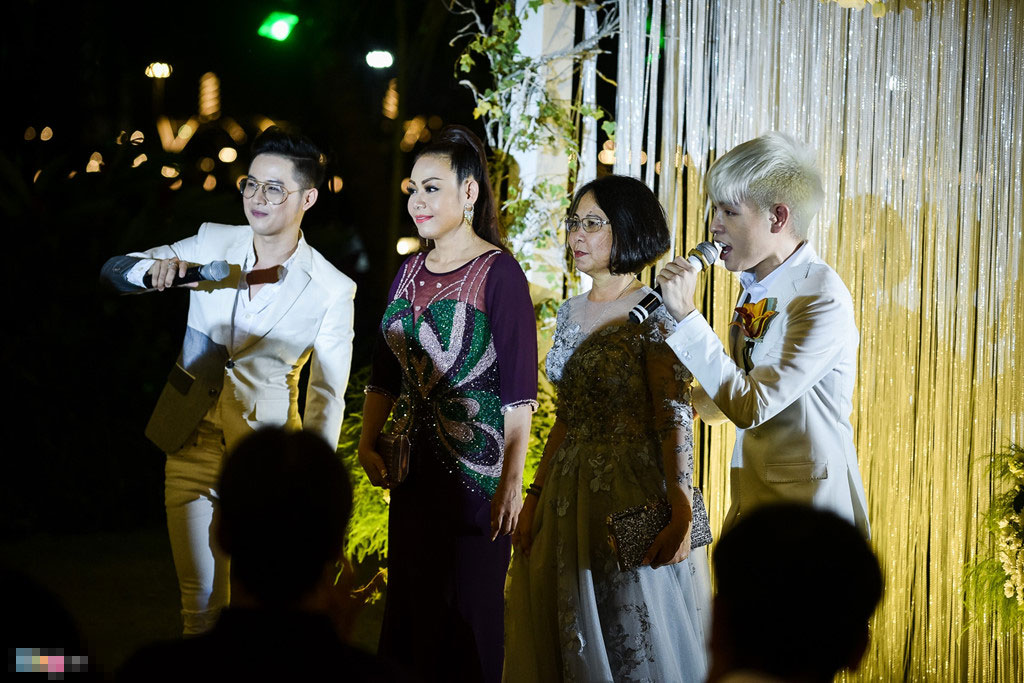 Kelvin Khánh hôn Khởi My nồng nàn trong lễ cưới