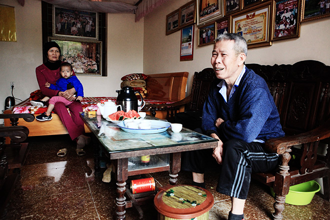 Chuyện chồng làm bà đỡ cho vợ ở gia đình 14 con giữa Thủ đô