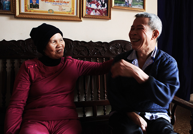 Chuyện chồng làm bà đỡ cho vợ ở gia đình 14 con giữa Thủ đô