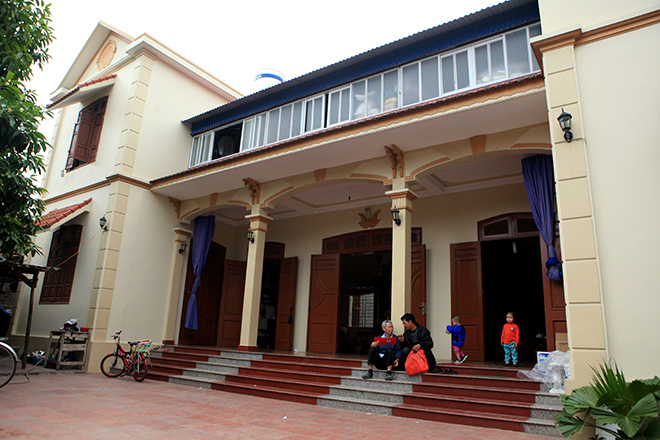 Chuyện chồng làm bà đỡ cho vợ ở gia đình 14 con giữa Thủ đô