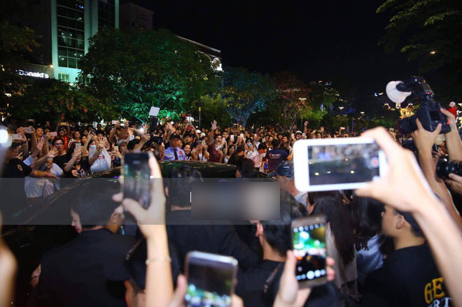 So Ji Sub dở khóc dở cười vì lên nhầm xe của ông bầu Vũ Khắc Tiệp