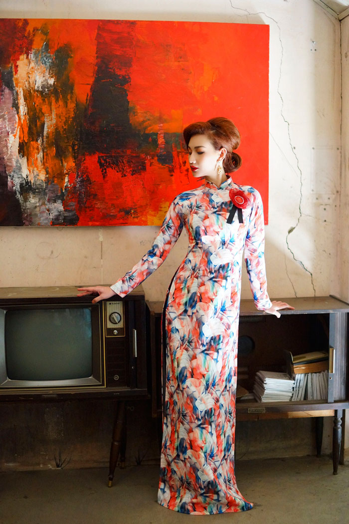 Quỳnh Chi khoe nhan sắc gái một con với áo dài truyền thống