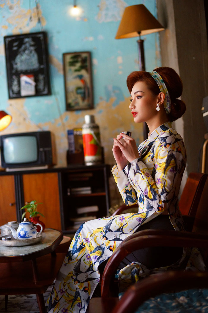 Quỳnh Chi khoe nhan sắc gái một con với áo dài truyền thống