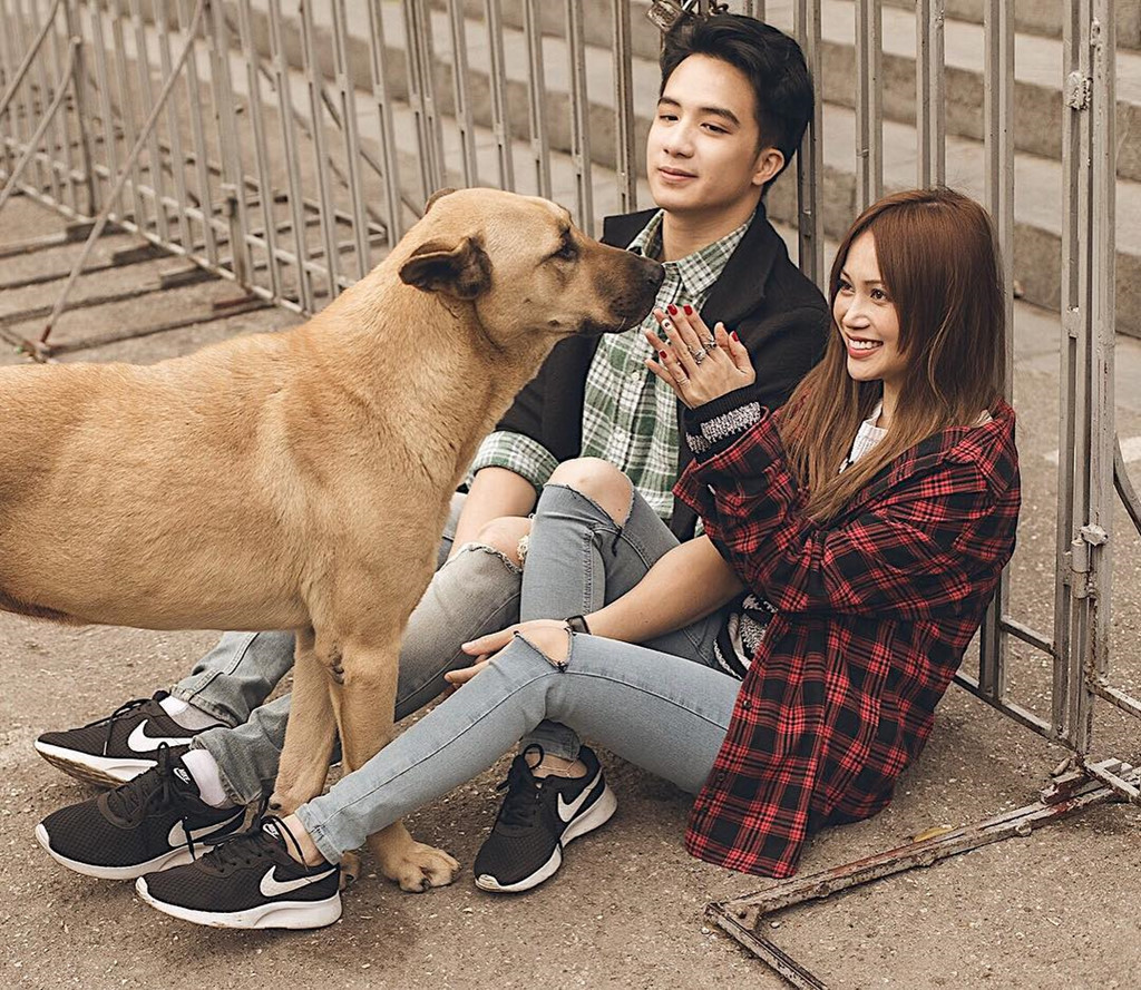 Những đôi nổi tiếng gây bão mạng khi công khai hẹn hò năm nay