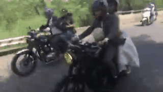 Đến cả rước dâu, Khởi My và Kelvin Khánh cũng phải cực độc và lầy lội