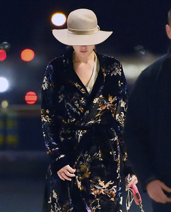 Jennifer Lawrence chia tay bạn trai lớn hơn 22 tuổi