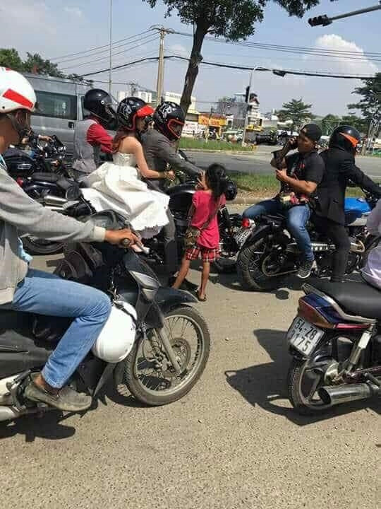 Lễ rước dâu bằng dàn xe môtô của Khởi My và Kelvin Khánh