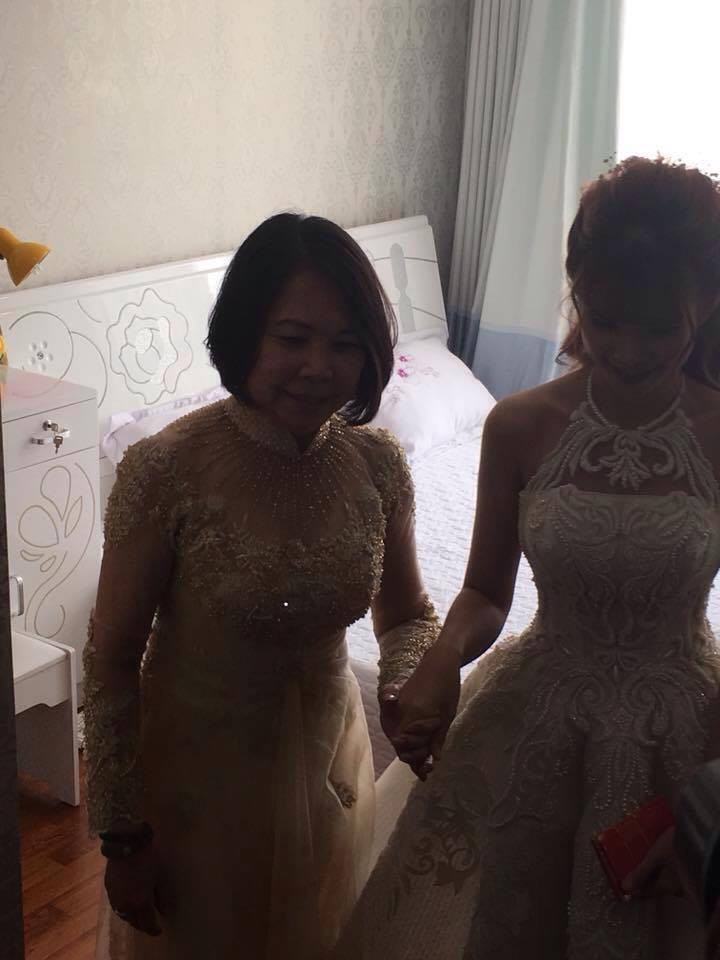 Má Năm nổi tiếng khó tính đã nói gì với Khởi My và Kelvin Khánh trong ngày hạnh phúc?