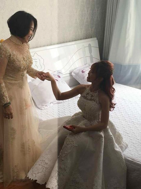 Má Năm nổi tiếng khó tính đã nói gì với Khởi My và Kelvin Khánh trong ngày hạnh phúc?