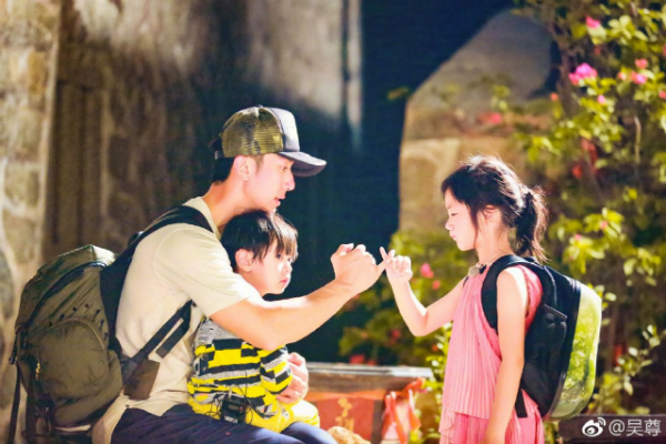 Tình yêu 22 năm bền bỉ của Ngô Tôn và bà xã mối tình đầu