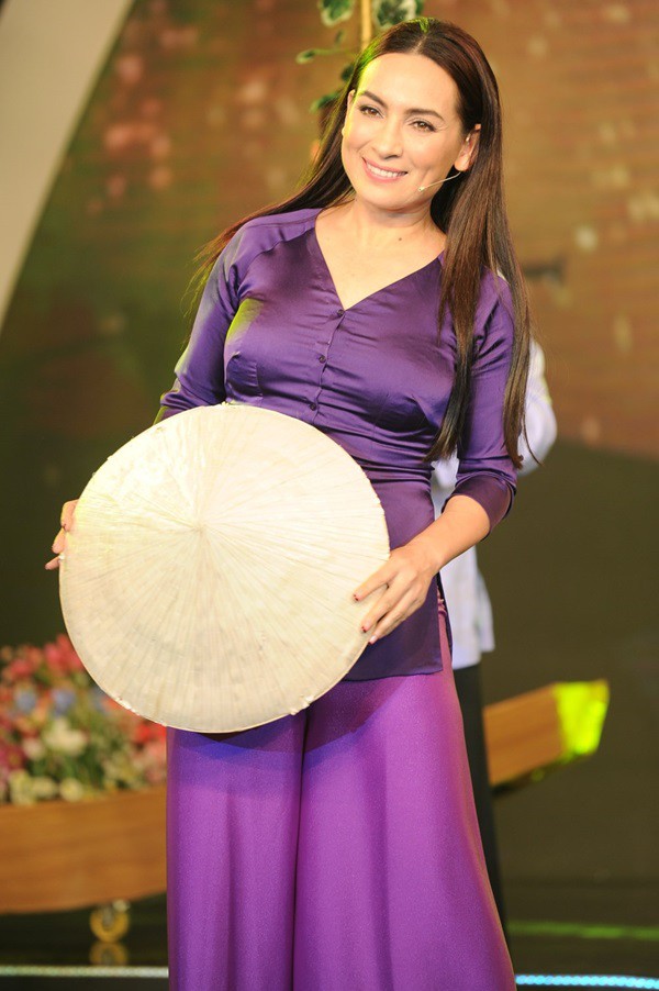 Phi Nhung: Người ta chửi nhiều nói nhiều, cay đắng lắm