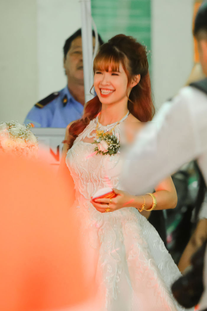 Cô dâu Khởi My cùng Kelvin Khánh xuất hiện rạng rỡ sau lễ đón dâu tại nhà riêng