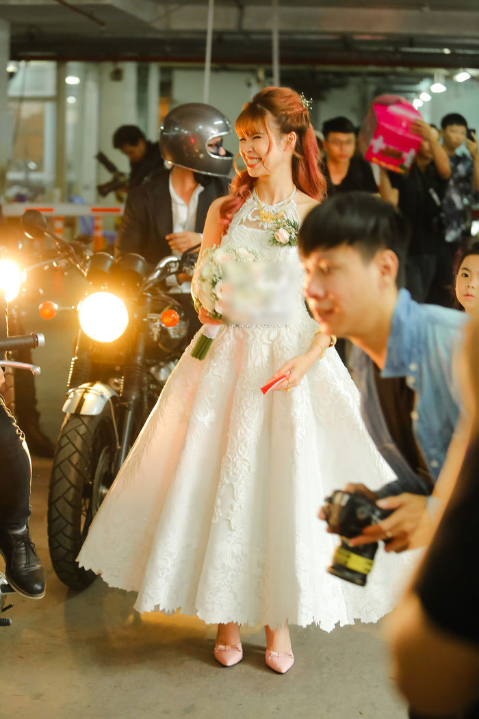 Cô dâu Khởi My cùng Kelvin Khánh xuất hiện rạng rỡ sau lễ đón dâu tại nhà riêng