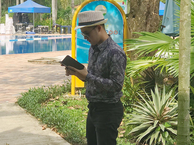 Không gian tiệc cưới bên hồ bơi của Khởi My và Kevin Khánh