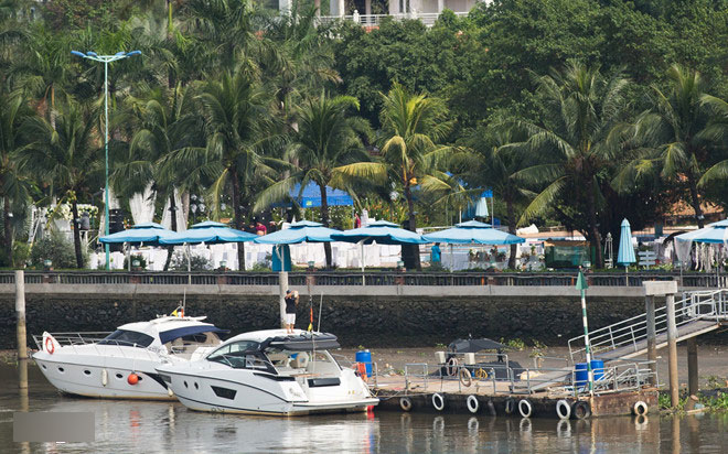 Không gian tiệc cưới bên hồ bơi của Khởi My và Kevin Khánh