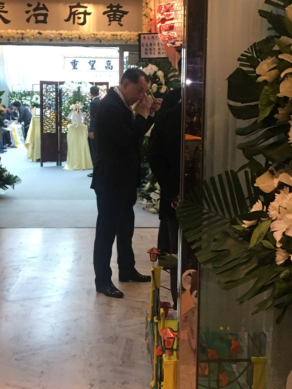 Anh cả showbiz Hoa ngữ qua đời: Thành Long, Chân Tử Đan đến viếng