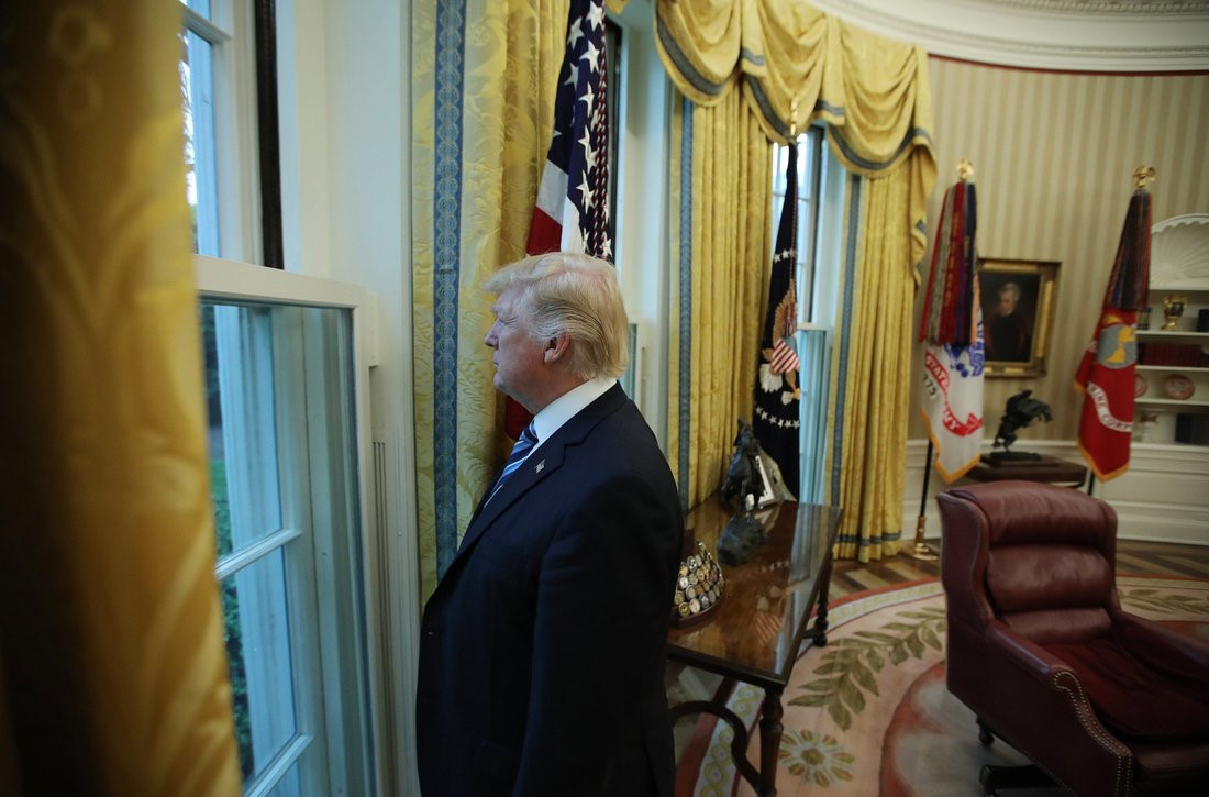 Ông Trump và hơn 300 ngày đầu tiên làm tổng thống Ông Trump và hơn 300 ngày đầu tiên làm tổng thống